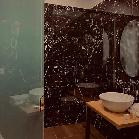 Merly Hotel Permet